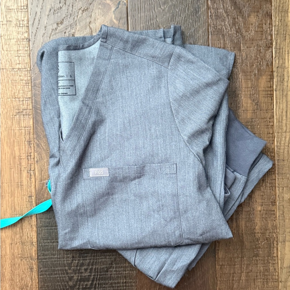 Heather Figs jogger scrub set
